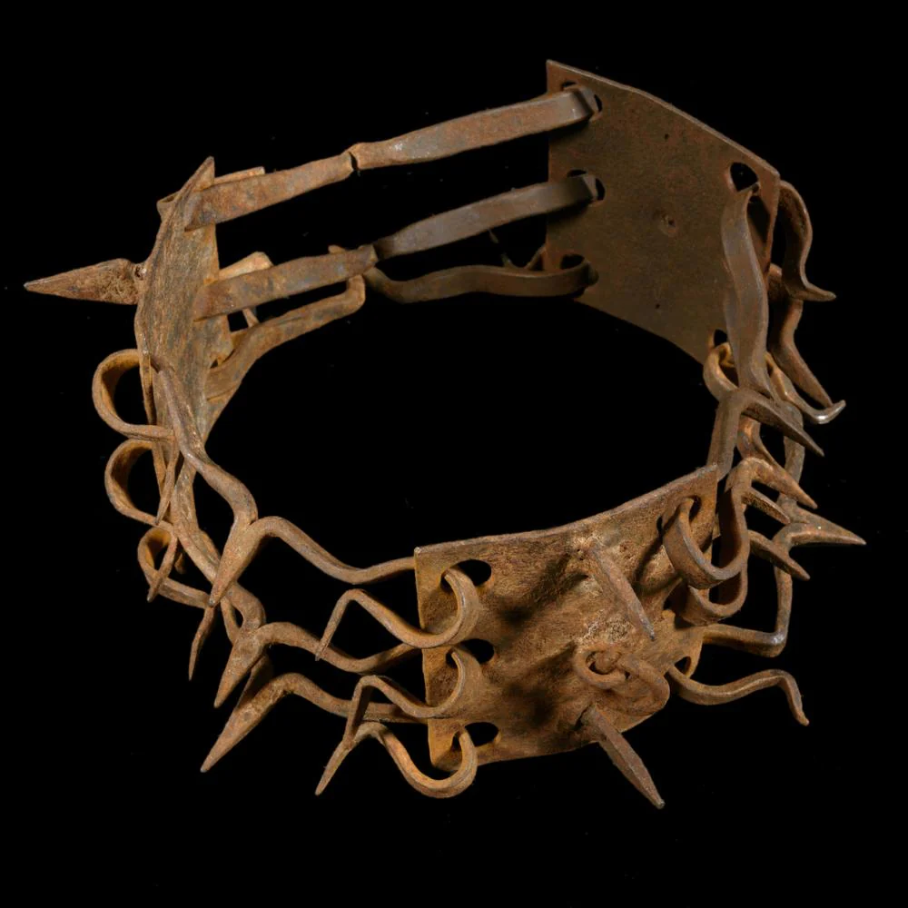 RARE COLLIER ANTI-MORSURES HÉRISSÉ DE POINTES, XVIIIᵉ SIÈCLE - Image 2