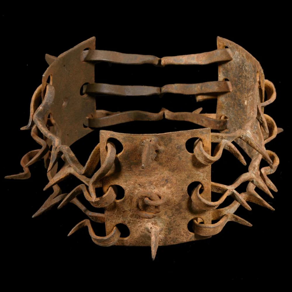 RARE COLLIER ANTI-MORSURES HÉRISSÉ DE POINTES, XVIIIᵉ SIÈCLE - Image 3