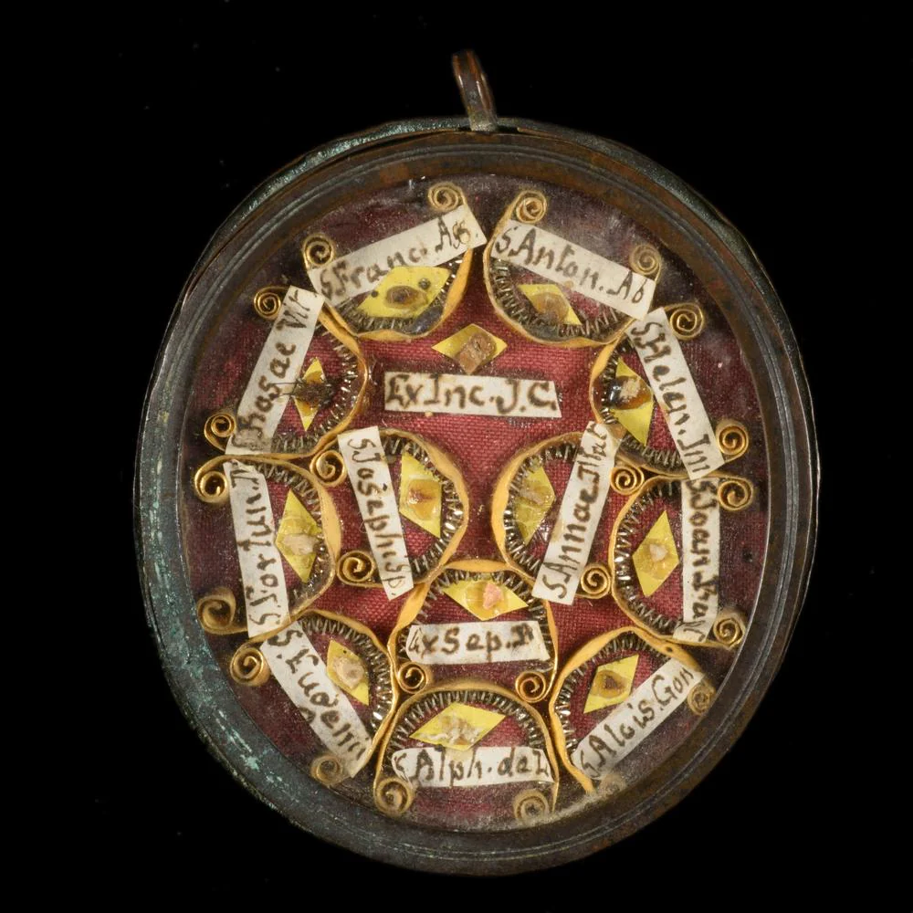 RELIQUAIRE AUX RELIQUES CHRISTIQUES ET AUX SAINTS MAJEURS